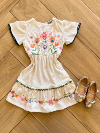 Vestido Infantil Feminino com Bordado na Mnaga Alecrim Fernanda ramos kids
