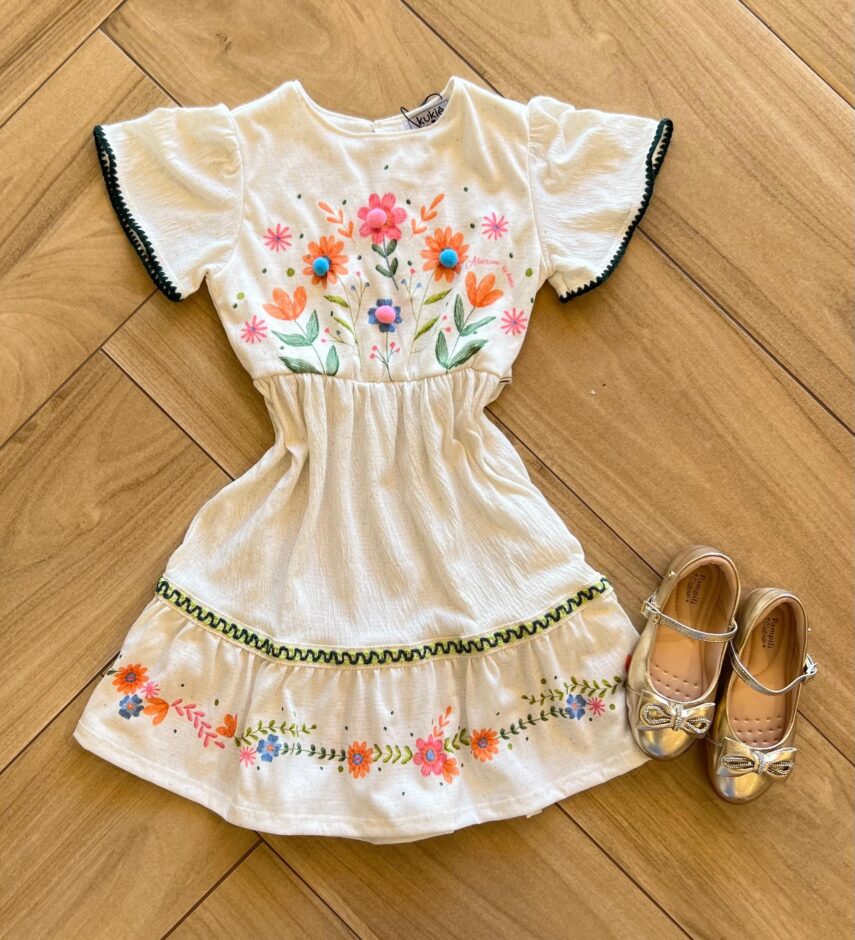 Vestido Infantil Feminino com Bordado na Mnaga Alecrim Fernanda ramos kids