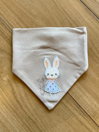 Babador Infantil Feminino Detalhe do Bichinho Bege Fernanda Ramos Kids