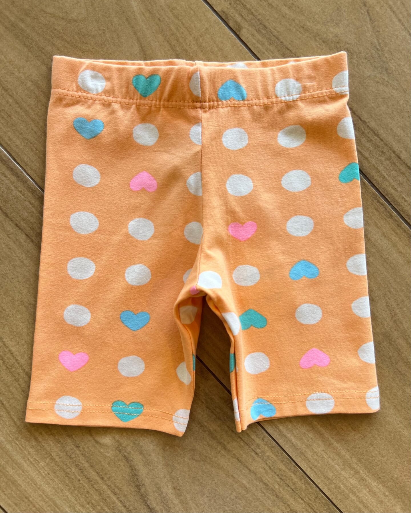 Bermuda Infantil Feminina Ciclista Estampa Corações Laranja Fernanda Ramos Kids