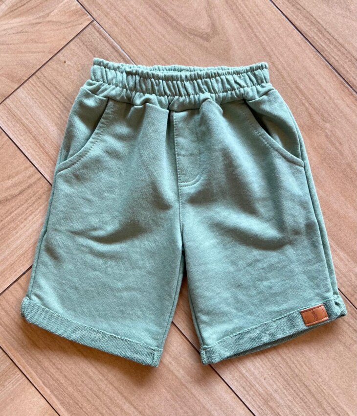 Bermuda Infantil Masculina Básica Verde com bolsos Fernanda Ramos Kids