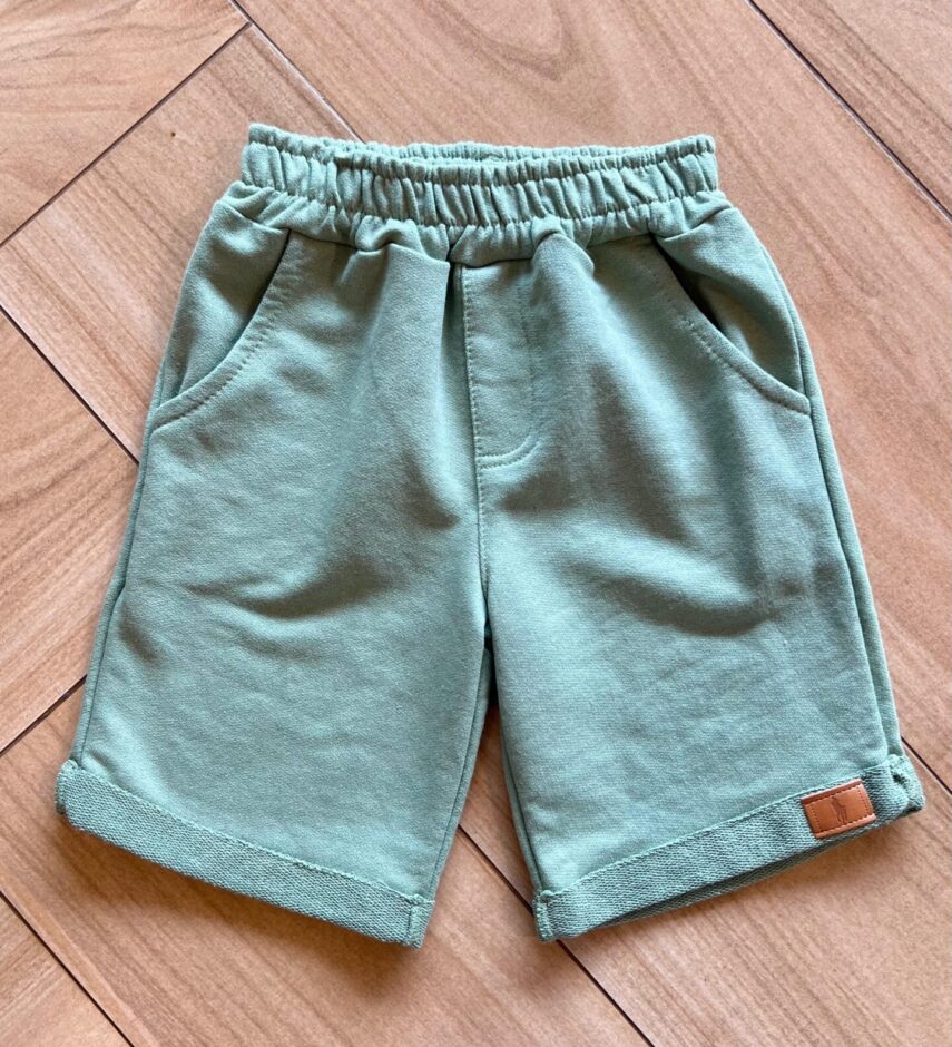 Bermuda Infantil Masculina Básica Verde com bolsos Fernanda Ramos Kids