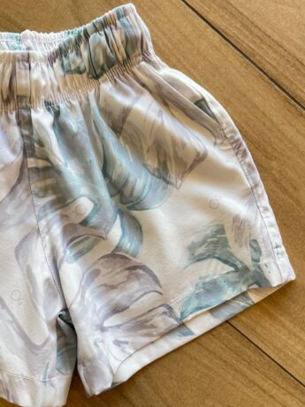 fernandaramoskids com br Bermuda Infantil Masculina Boxer Folhas Fundo Off White1