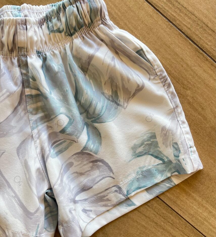 fernandaramoskids com br Bermuda Infantil Masculina Boxer Folhas Fundo Off White1