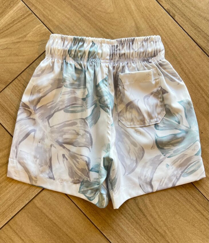 fernandaramoskids com br Bermuda Infantil Masculina Boxer Folhas Fundo Off White2
