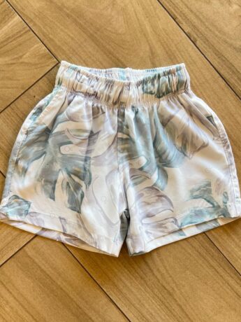 Bermuda Infantil Masculina Boxer Folhas Fundo Off White Fernanda Ramos Kids