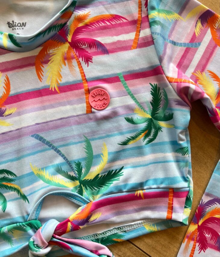 fernandaramoskids com br Biquíni Infantil Feminino Cropped e Calcinha Estampa Tropical Azul1