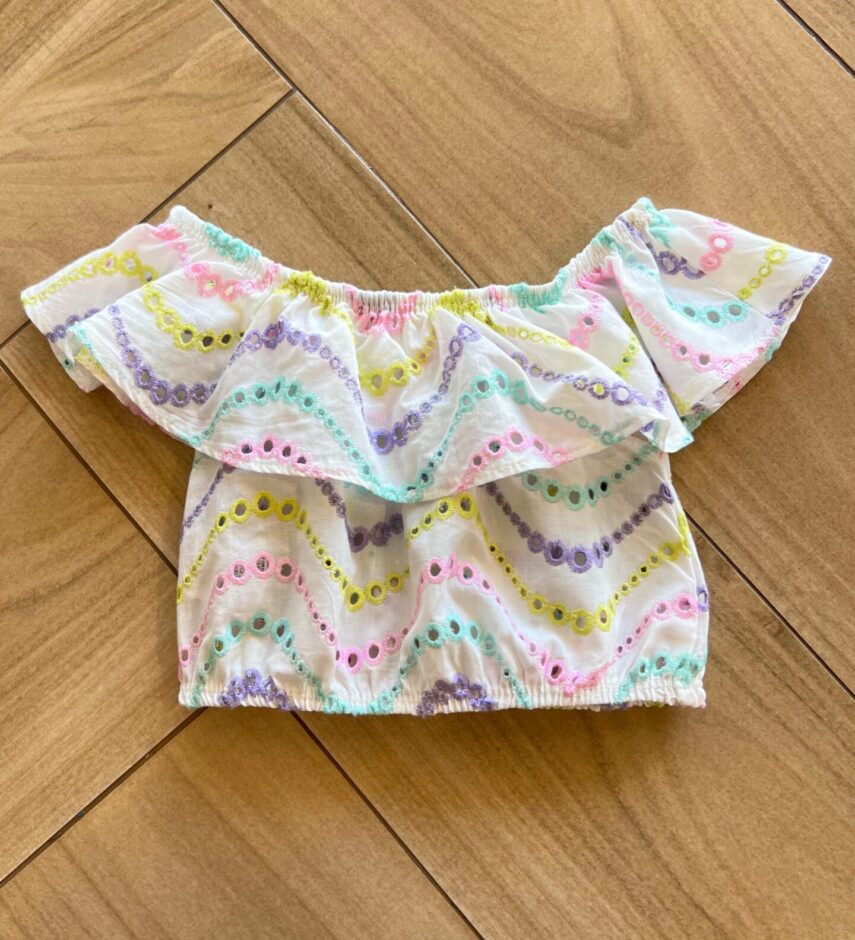 Blusa Cropped Infantil Feminino com Babado e Bordados Coloridos Fernanda Ramos Kids