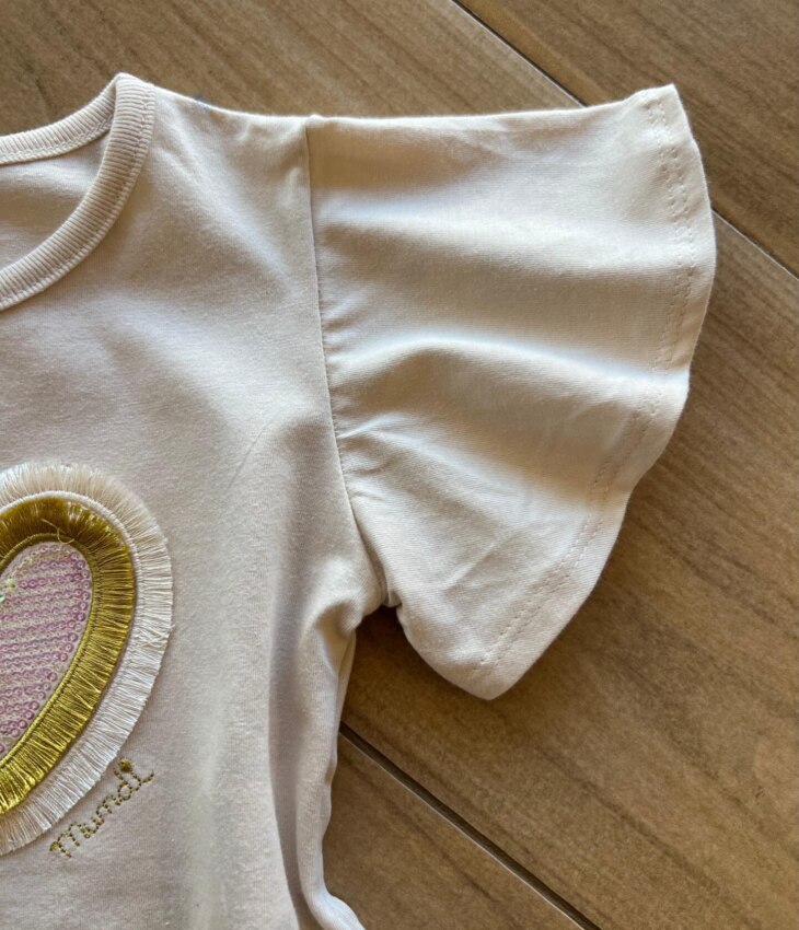 fernandaramoskids com br Blusa Cropped Infantil Feminino com Bordado Coração Bege1
