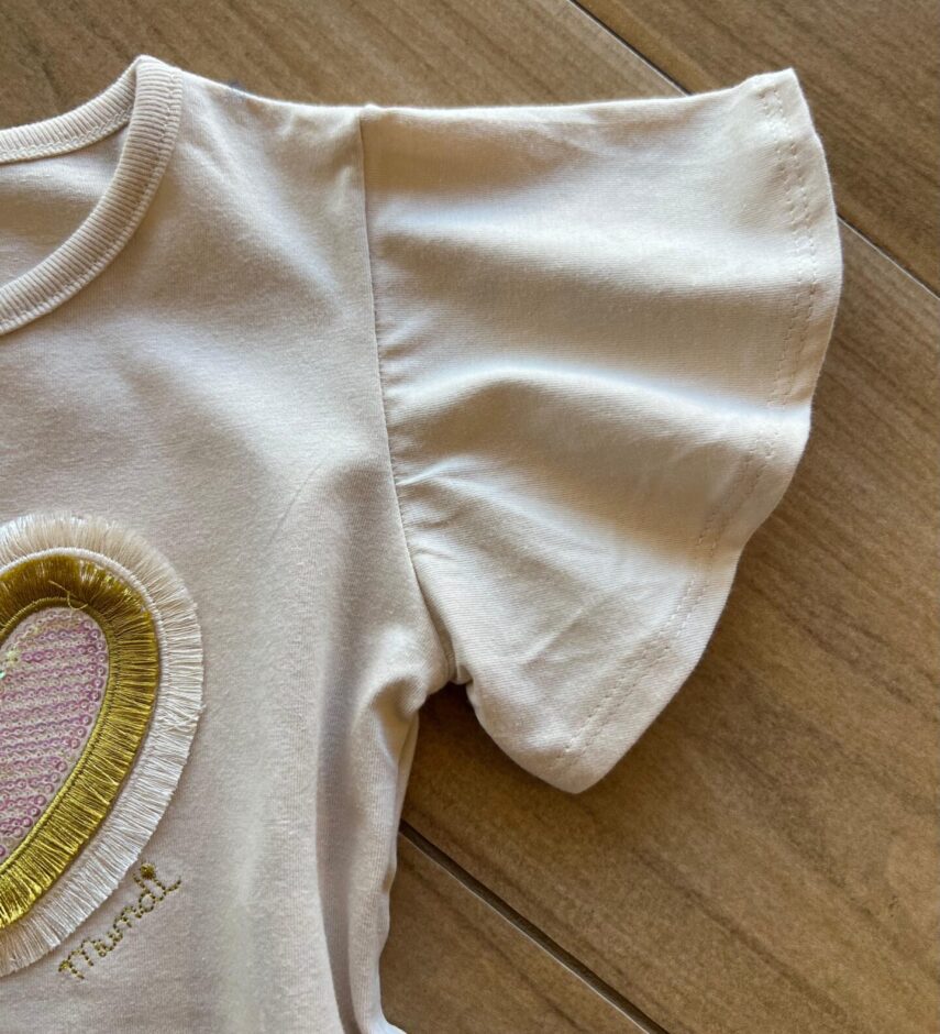 fernandaramoskids com br Blusa Cropped Infantil Feminino com Bordado Coração Bege1
