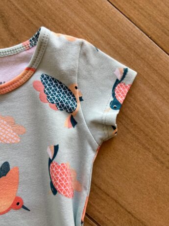 fernandaramoskids com br Body Infantil Feminino Manga Curta Pássaros Brilhantes Verde1
