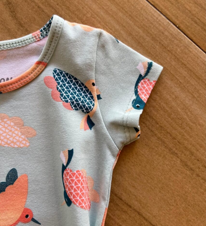 fernandaramoskids com br Body Infantil Feminino Manga Curta Pássaros Brilhantes Verde1