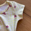 fernandaramoskids com br Body Infantil Feminino Manga Curta Xadrez com Borboletas Amarelo1