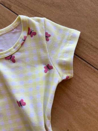 fernandaramoskids com br Body Infantil Feminino Manga Curta Xadrez com Borboletas Amarelo1