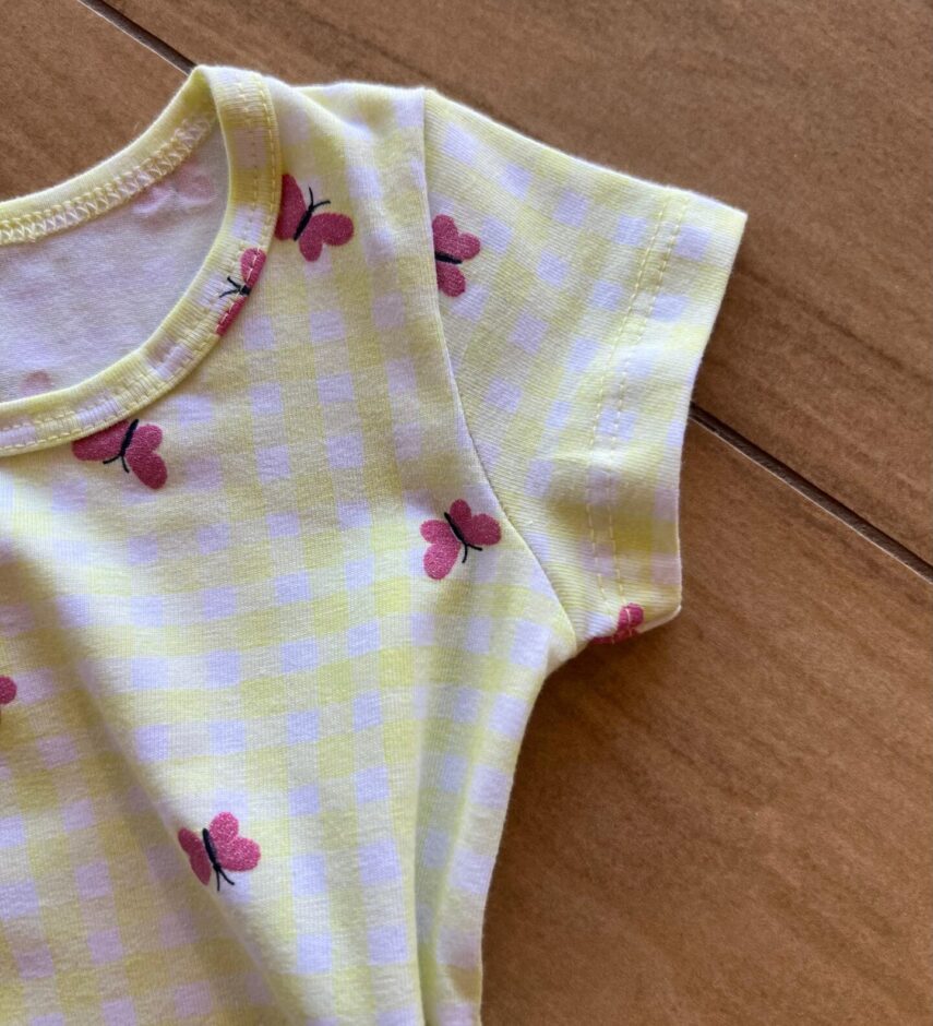 fernandaramoskids com br Body Infantil Feminino Manga Curta Xadrez com Borboletas Amarelo1
