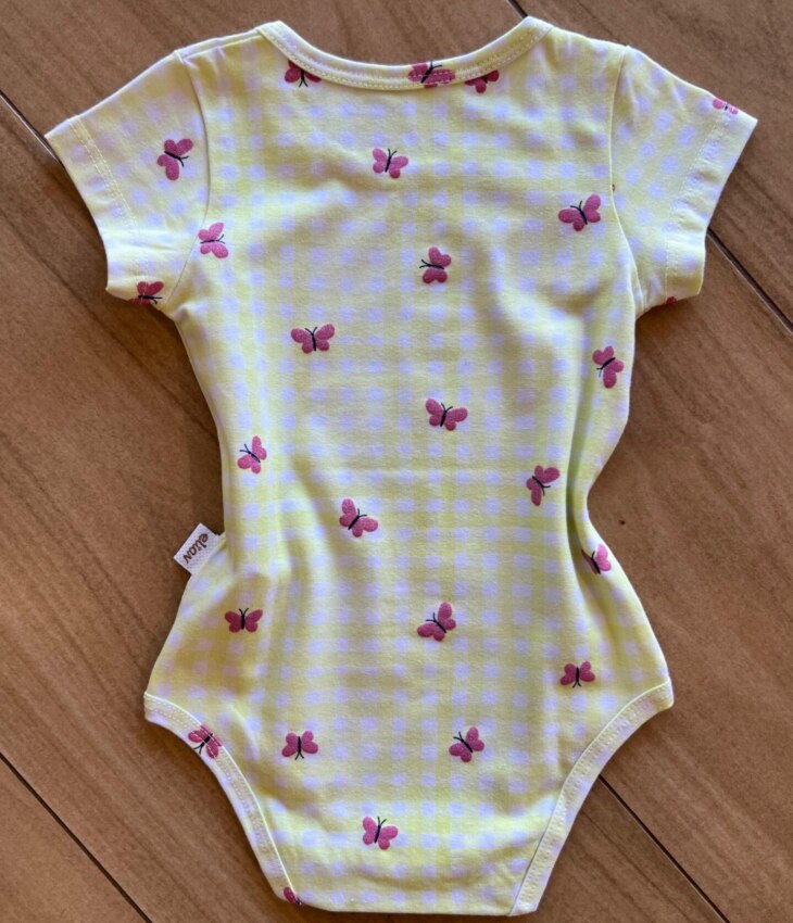 fernandaramoskids com br Body Infantil Feminino Manga Curta Xadrez com Borboletas Amarelo2