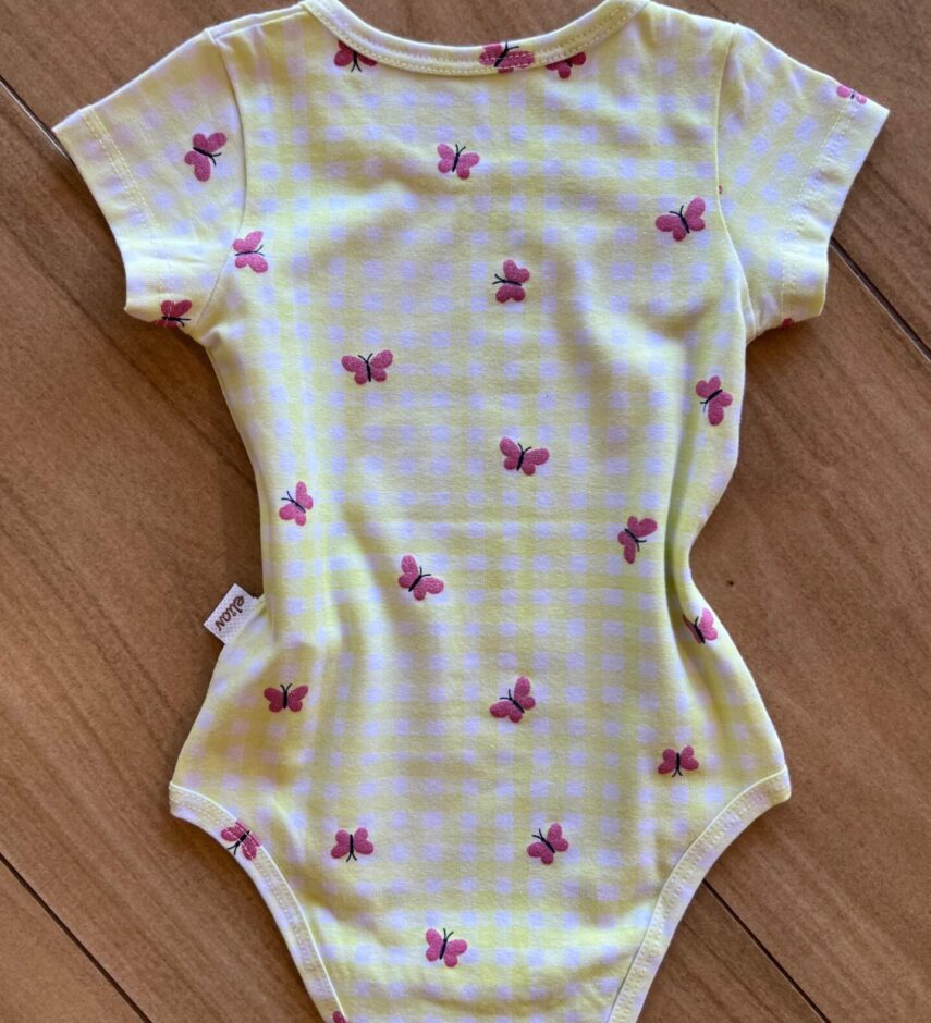 fernandaramoskids com br Body Infantil Feminino Manga Curta Xadrez com Borboletas Amarelo2