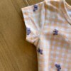 fernandaramoskids com br Body Infantil Feminino Manga Curta Xadrez com Borboletas Laranja1