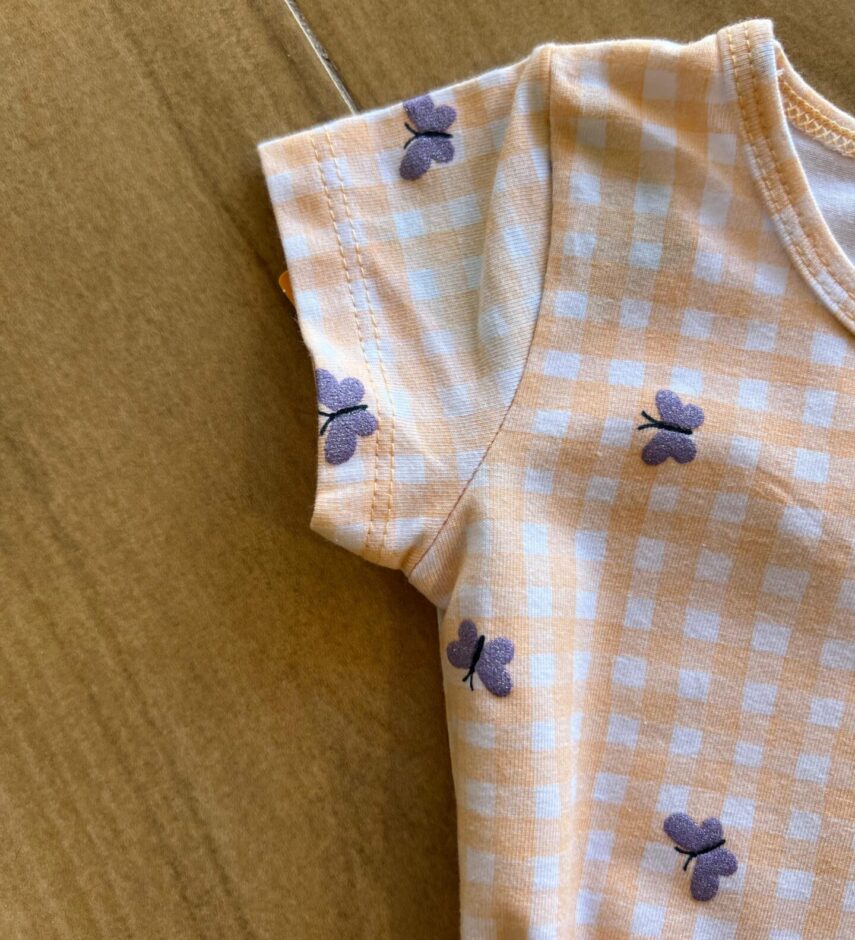 fernandaramoskids com br Body Infantil Feminino Manga Curta Xadrez com Borboletas Laranja1