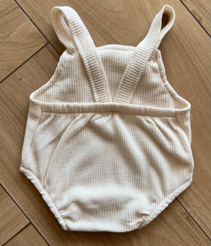 fernandaramoskids com br Body Infantil Feminino Romper e Babador em Favo Bege 1