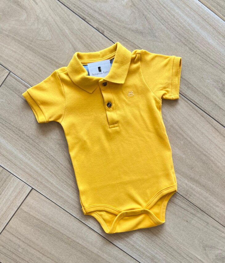fernandaramoskids com br Body Infantil Masculino Polo Manga Curta em Suedine Amarelo1