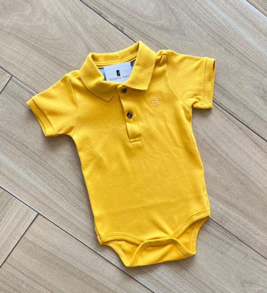 fernandaramoskids com br Body Infantil Masculino Polo Manga Curta em Suedine Amarelo1