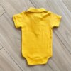 fernandaramoskids com br Body Infantil Masculino Polo Manga Curta em Suedine Amarelo2