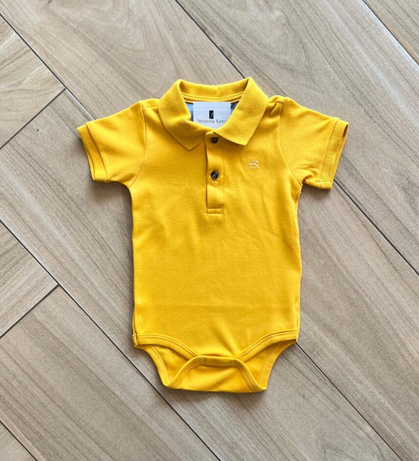 Body Infantil Masculino Polo Manga Curta em Suedine Amarelo Fernanda Ramos Kids