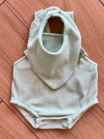 Body Infantil Masculino Romper e Babador em Favo Verde Fernanda ramos kids