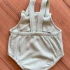 fernandaramoskids com br Body Infantil Masculino Romper e Babador em Favo Verde 1