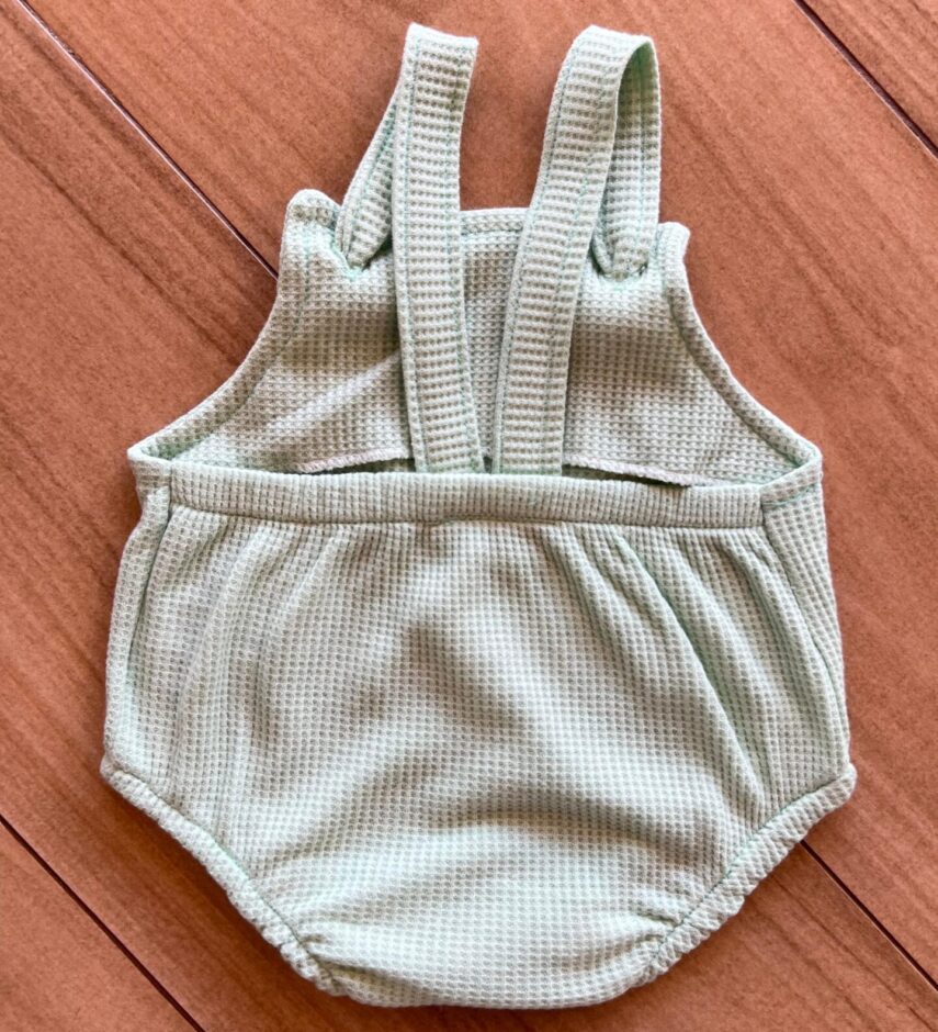 fernandaramoskids com br Body Infantil Masculino Romper e Babador em Favo Verde 1
