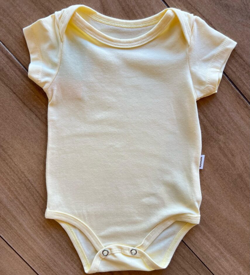 Body Infantil Unissex Básico Manga Curta Amarelo Fernanda Ramos Kids