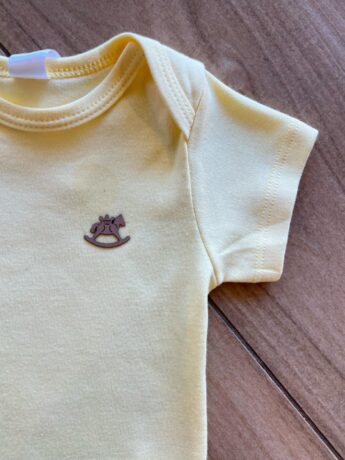 fernandaramoskids com br Body Infantil UnissexBásico Manga Curta Amarelo Melão1