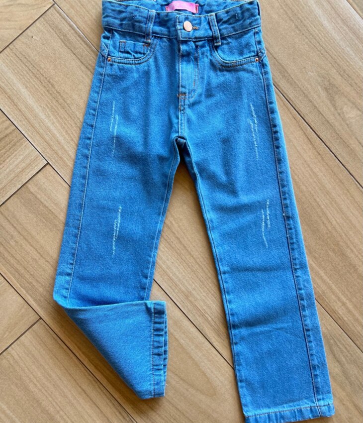 Calça Feminina Jeans Lavagem Clara com Detalhe Destroyed Fernanda Ramos Kids