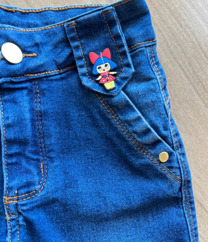 fernandaramoskids com br Calça Feminina Jeans Lavagem Media com Apliques1