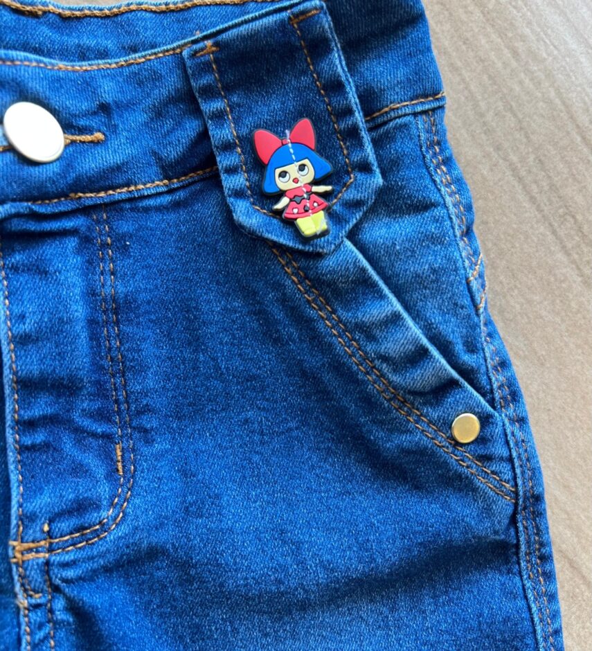 fernandaramoskids com br Calça Feminina Jeans Lavagem Media com Apliques1