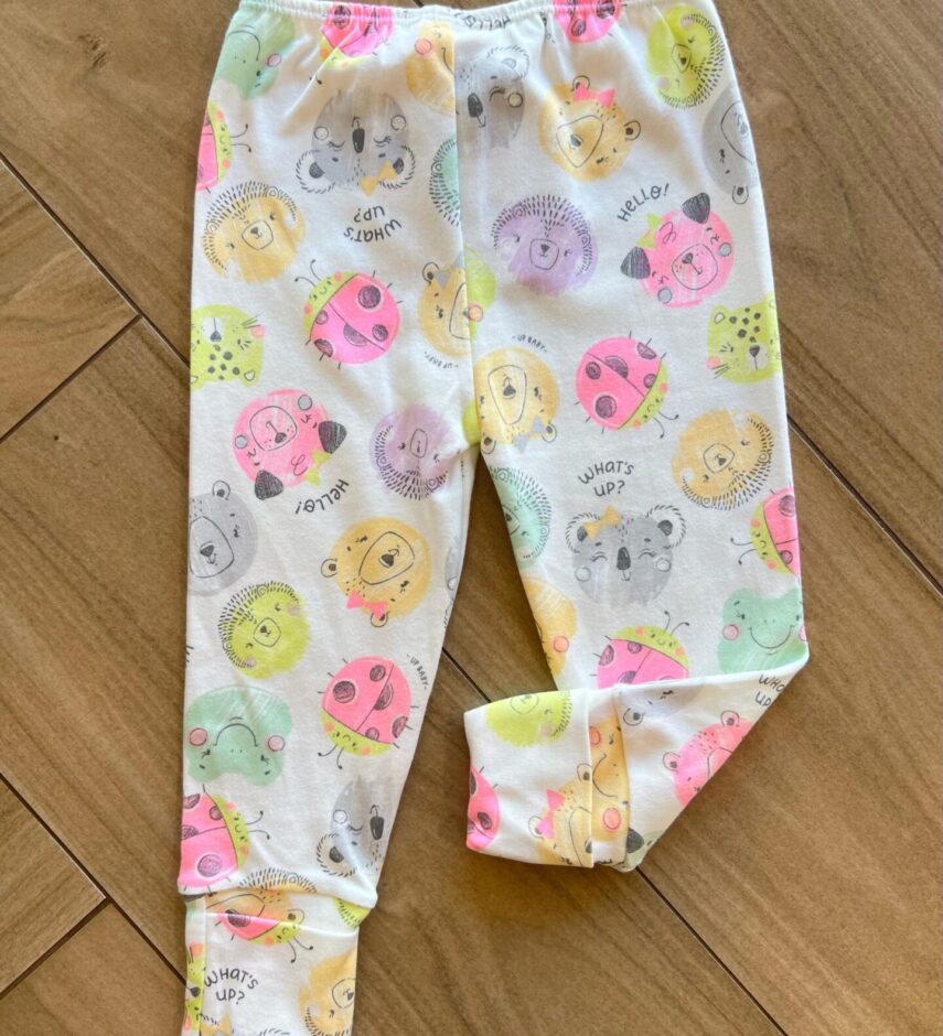 Calça Infantil Feminina em Suedine Estampa Bichinhos Off White Fernanda Ramos Kids