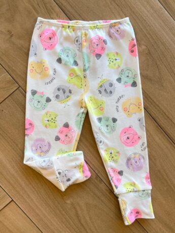 Calça Infantil Feminina em Suedine Estampa Bichinhos Off White Fernanda Ramos Kids