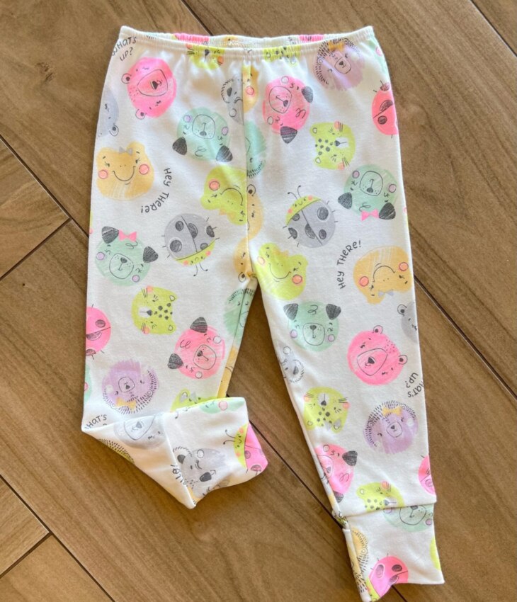 Calça Infantil Feminina em Suedine Estampa Bichinhos Off White Fernanda Ramos Kids