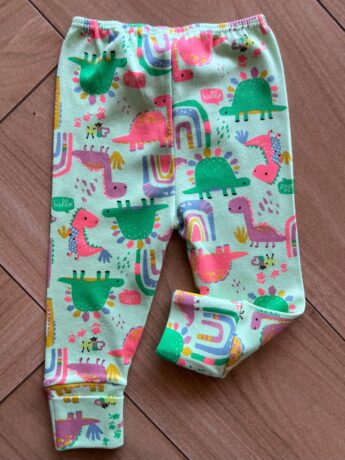 Calça Infantil Feminina em Suedine Estampa Dinossauros Verde Fernanda Ramos Kids