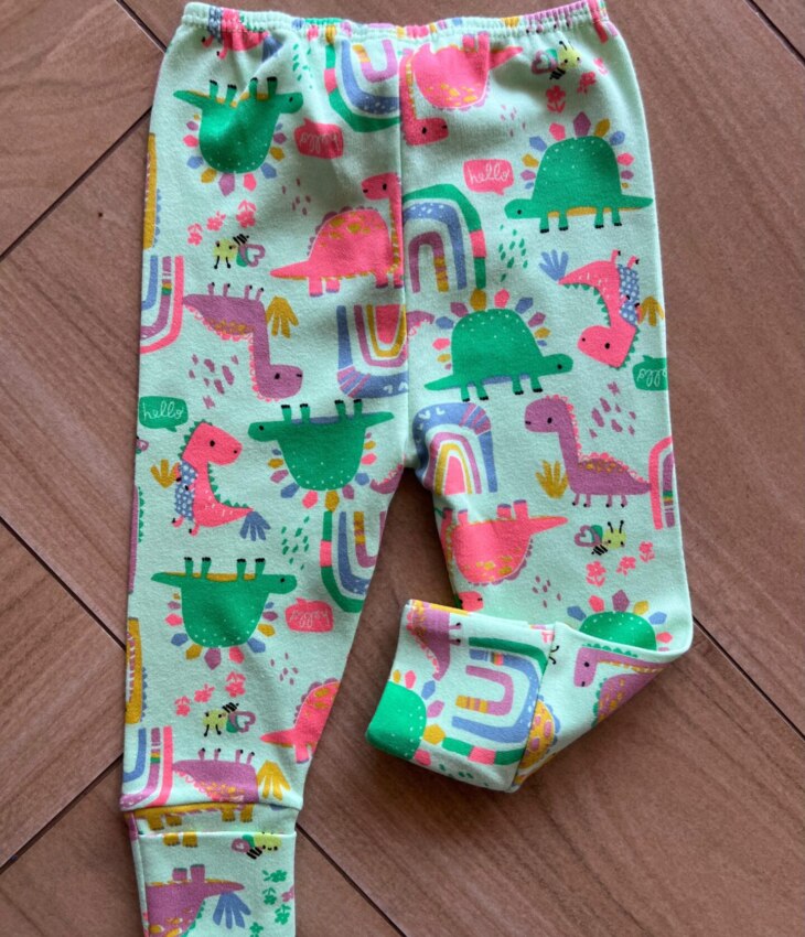 Calça Infantil Feminina em Suedine Estampa Dinossauros Verde Fernanda Ramos Kids