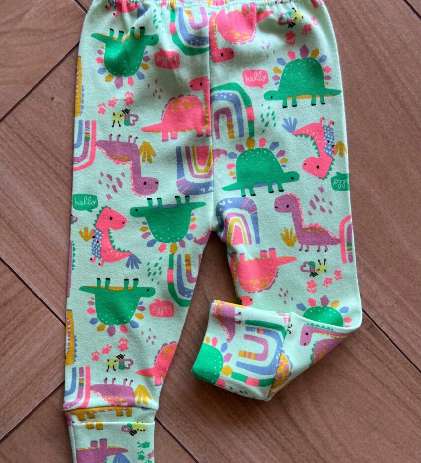 Calça Infantil Feminina em Suedine Estampa Dinossauros Verde Fernanda Ramos Kids