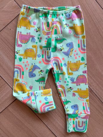 Calça Infantil Feminina em Suedine Estampa Dinossauros Verde Fernanda Ramos Kids