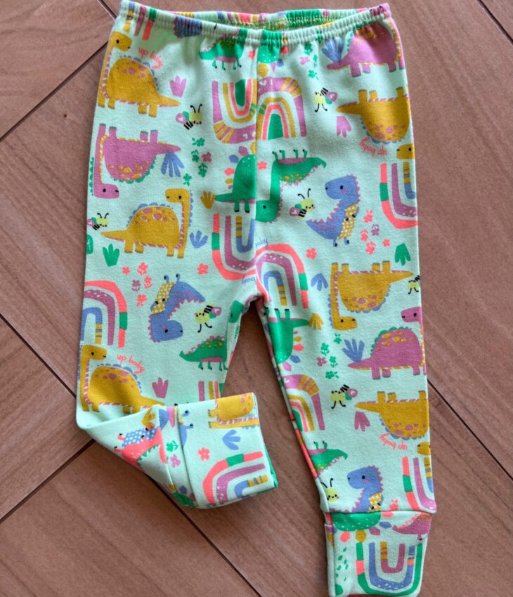 Calça Infantil Feminina em Suedine Estampa Dinossauros Verde Fernanda Ramos Kids