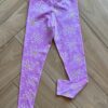 Calça Legging Infantil Feminina Básica Estampa Margaridas Lilás da Fernanda Ramos Kids
