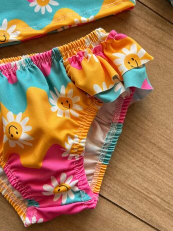 fernandaramoskids com br Conjunto Infantil Feminino Biquíni Cropped e Calcinha Flor 1