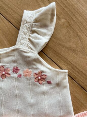 fernandaramoskids com br Conjunto Infantil Feminino Blusa com Flor Bordada e Short Saia Rosa1