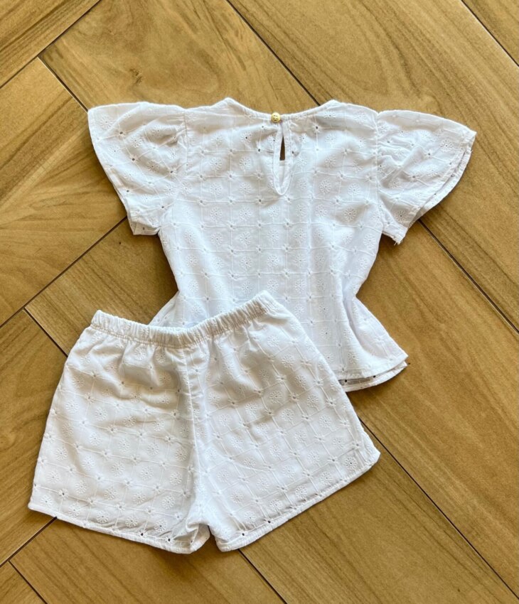 fernandaramoskids com br Conjunto Infantil Feminino Blusa e Short em Laise Branco2