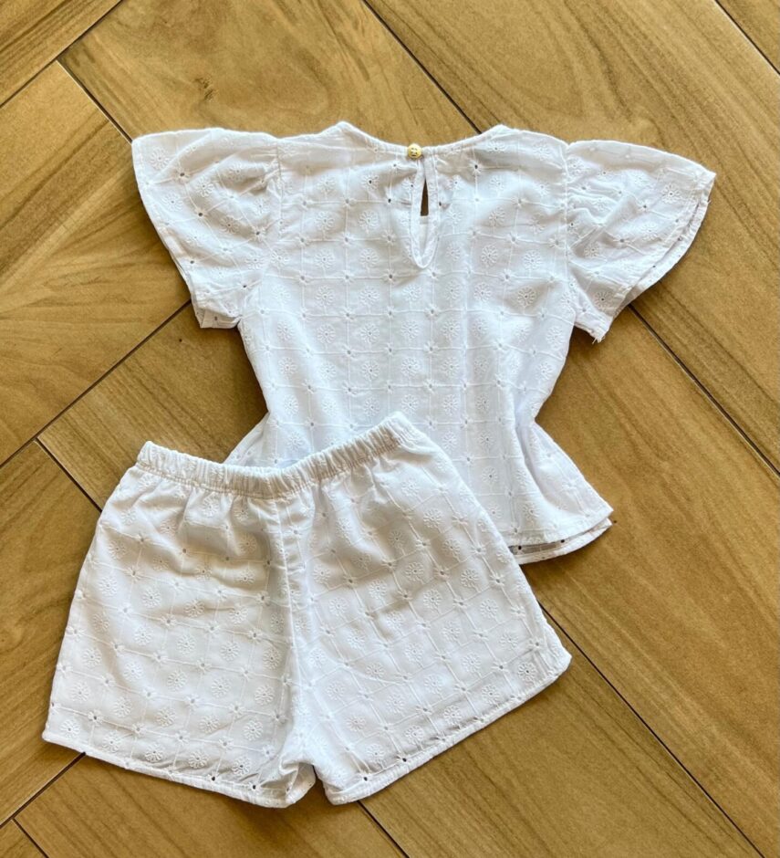fernandaramoskids com br Conjunto Infantil Feminino Blusa e Short em Laise Branco2
