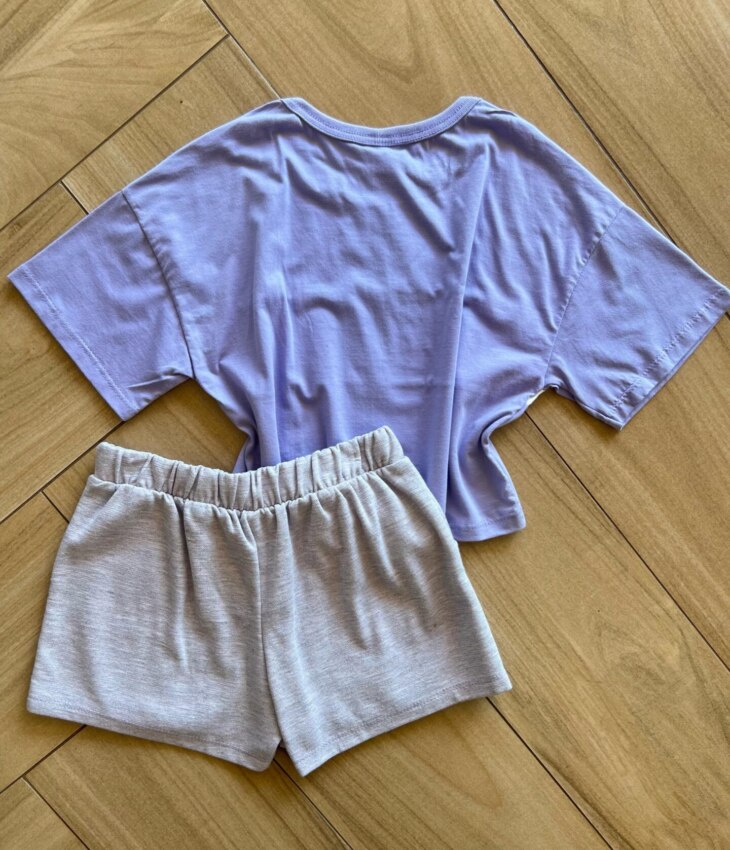 fernandaramoskids com br Conjunto Infantil Feminino Blusa Hey Be Happy e Short Saia Lilás2